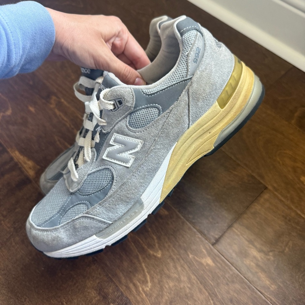 New Balance Gray Leather Suede Sneakers Men’s 8 Women’s 10